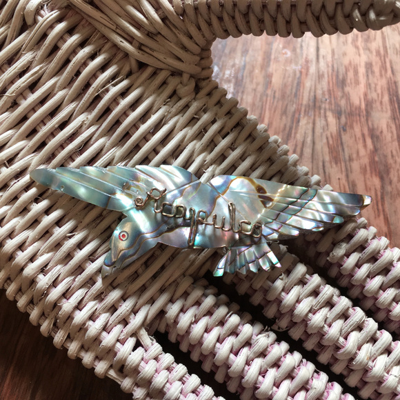 Vintage Carved Abalone Bird Brooch ACAPULCO - Picture 1 of 4